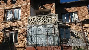 Двуетажна къща с двор близо до град Павликени