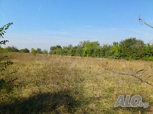 Парцел в регулация с част земеделска земя в село на 9 км. от Велико Търново