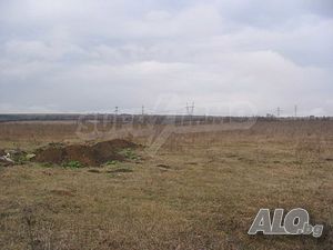Голям парцел с комуникации