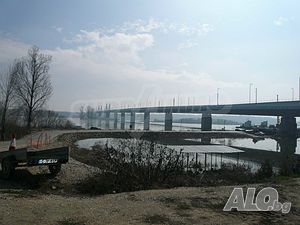 Обширен парцел за инвестиция край Дунав мост 2