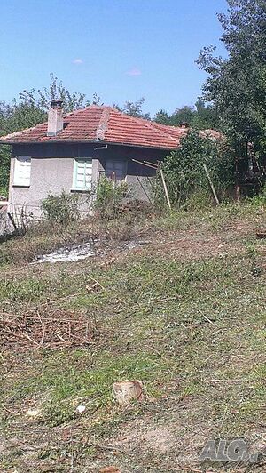 Къща с много голям двор в гр. Златарица