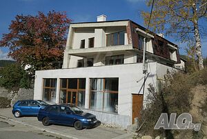 Голяма къща с ресторант край ски курорт Боровец