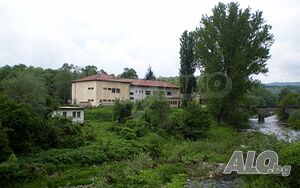 Промишлено - складова база на главен път Е85