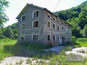 Уникален имот с много земя само на 11 км от гр. Априлци