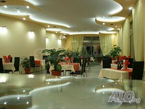 Развлекателен комплекс с басейн, заведение и футболно игрище