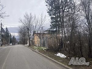 УПИ със стара къща в прекрасния планински град Банкя