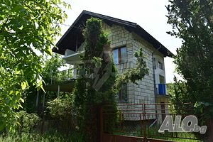 Къща на два етажа с гледка към река Дунав