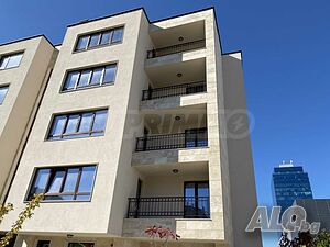 Тристаен апартамент в сграда ново строителство до бул. ”България”
