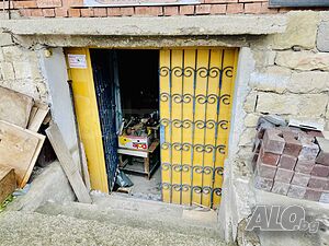 Търговско помещение в складова база