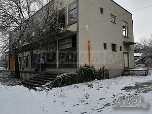 УПИ с административна сграда на 30 км от Велико Търново
