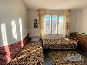 Фамилна къща в селски район с красиви гледки към Рила и Пирин