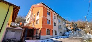 Новопостроена триетажна къща с гараж в град Габрово