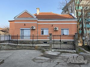 Просторна къща с обзавеждане под наем
