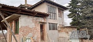 Реновирана двуетажна къща само на 17 км от Велико Търново