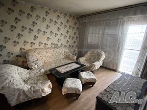 Просторен тристаен апартамент в оживен район
