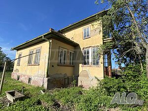 Къща със старинна архитектура в село близо до р. Дунав