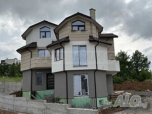 Еднофамилна къща в район с чист въздух, луксозна жилищна среда и красиви панорамно гледки