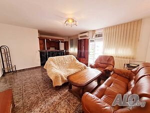 Просторен апартамент с три спални в широкия център на Велико Търново