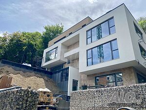 Тристаен апартамент за продажба в квартал ”Бояна ”