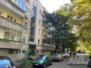 Светъл четиристаен апартамент до болница и ритейл парк