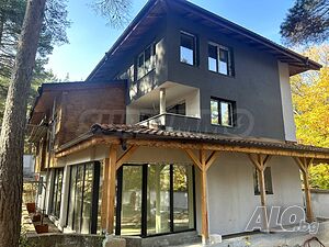 Уютна нова къща сред борова гора, на 5 минути от Околовръстен път