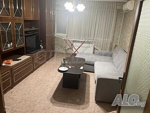 Тристаен апартамент в голям квартал
