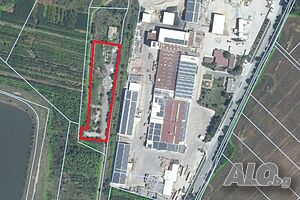 Парцел с бетонна площадка до Керамика Бургас
