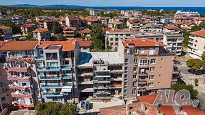 Магазин в нова модерна сграда в центъра на Царево