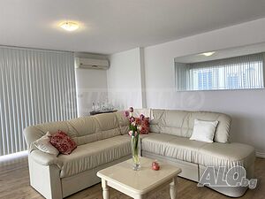 Просторен четиристаен апаратамент с панорама към морето в Свети Влас