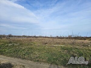 Атрактивен парцел, подходящ за жилищно застрояване в м-т Ракитника
