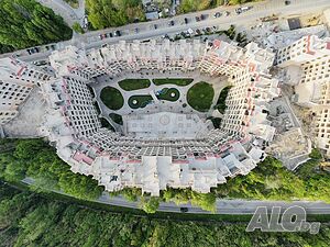 Просторен и слънчев тристаен апартамент в елитен комплекс до морето