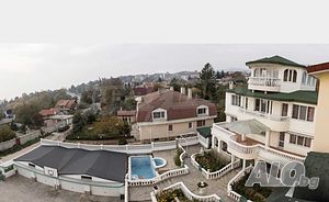 Луксозна четириетажна къща с панорамна гледка към морето и града в м-т Траката