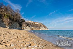 Парцел с ток и вода, с готов проект за нова къща в гр. Бяла