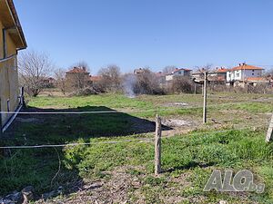 Продава урегулиран поземлен имот - дворно място с отлична локация в гр. Съединение