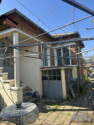 Продава къща в с. Лозарево, община Сунгурларе