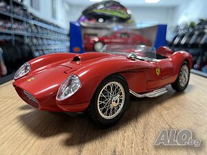 Нова метална колекционерска количка модел FERRARI 250 1:18