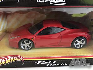 Метална колекционерска количка HOT WHEELS FERRARI мащаб 1:43, нови!