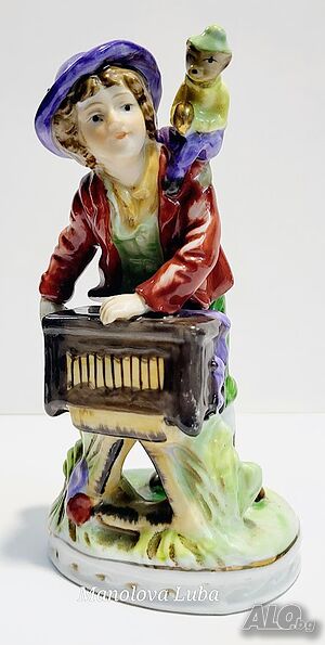 Порцеланова статуетка, уличен музикант с маймуна.