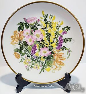 Декоративна порцеланова чиния Caverswall от колекцията WILDFLOWERS.