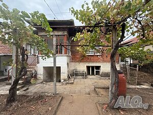Двуетажна къща за продажба в град Петрич
