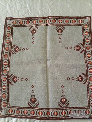 Продавам бродирано каре