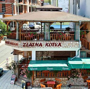 Сервитьори за р-т ’’Златна котва’’ в Китен