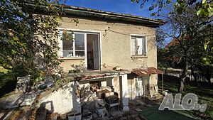 Риълти Партнърс продава масивна къща в с. Дивотино, област Перник