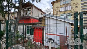 Продава къща мезонет в центъра на гр. Перник