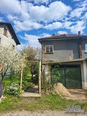 Риълти Партнърс продава двуетажна къща в с. Драгичево обл. Перник