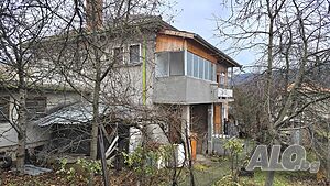 Продава двуетажна къща в гр. Брезник