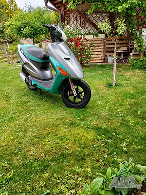 Продавам скутер HONDA sfx във отлично състояние
