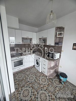 Обзаведен тристаен с гараж