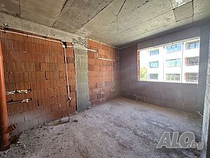 Продавам ННС тристаен