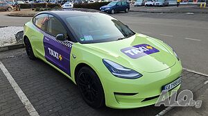 Отдавам на аренда такси Tesla Model 3